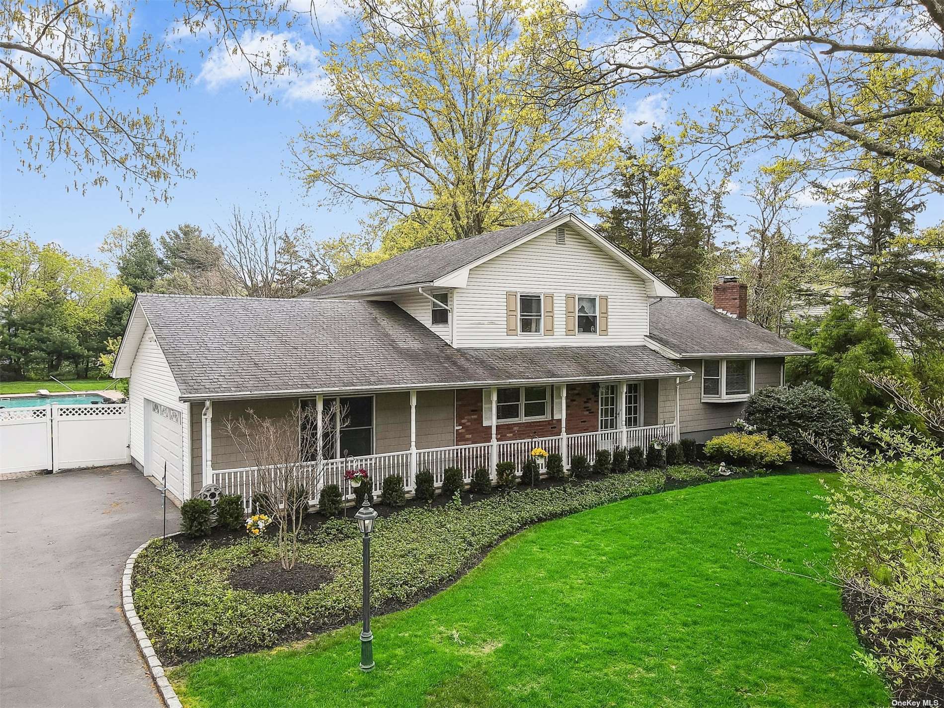 #1 photo, 379 Miller Place Road, サフォーク郡 Miller Place , NY 11764