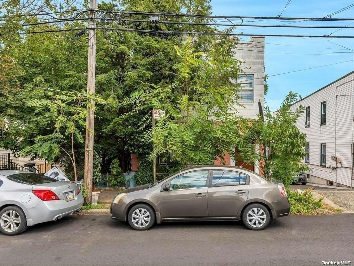 #1 photo, 829 Pine Street, Brooklyn , NY 11208