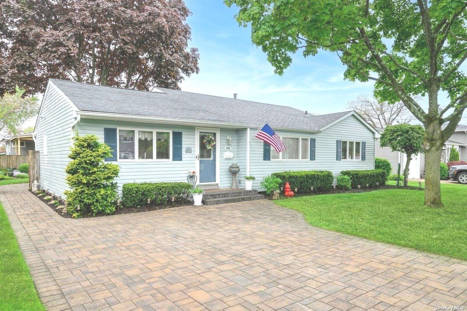 #1 photo, 258 W 15th Street, Deer Park , NY 11729