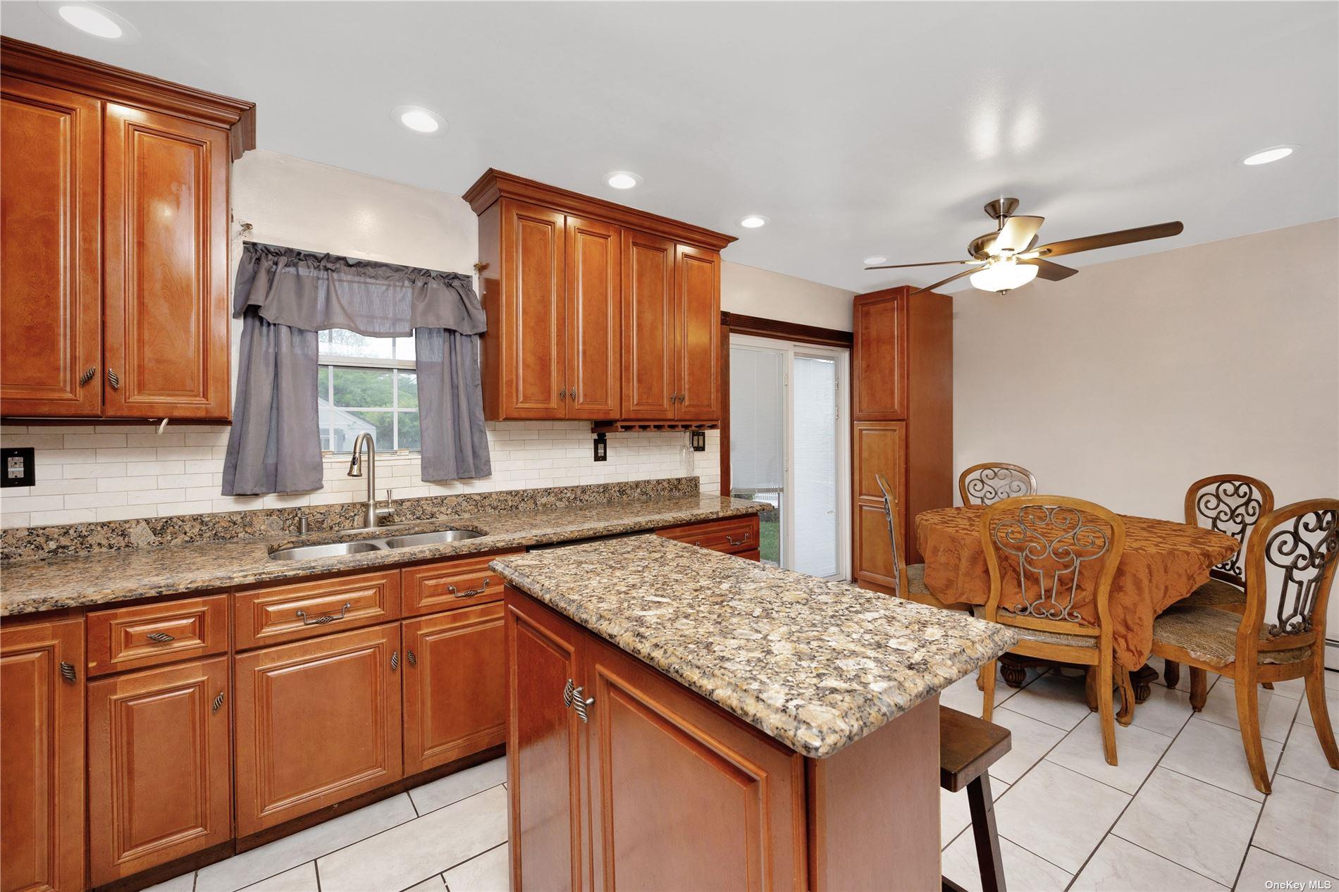 #11 photo, 216 Swalm Street, Westbury , NY 11590