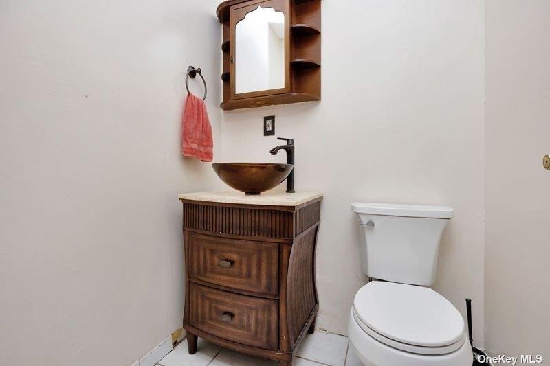 #18 photo, 216 Swalm Street, Westbury , NY 11590