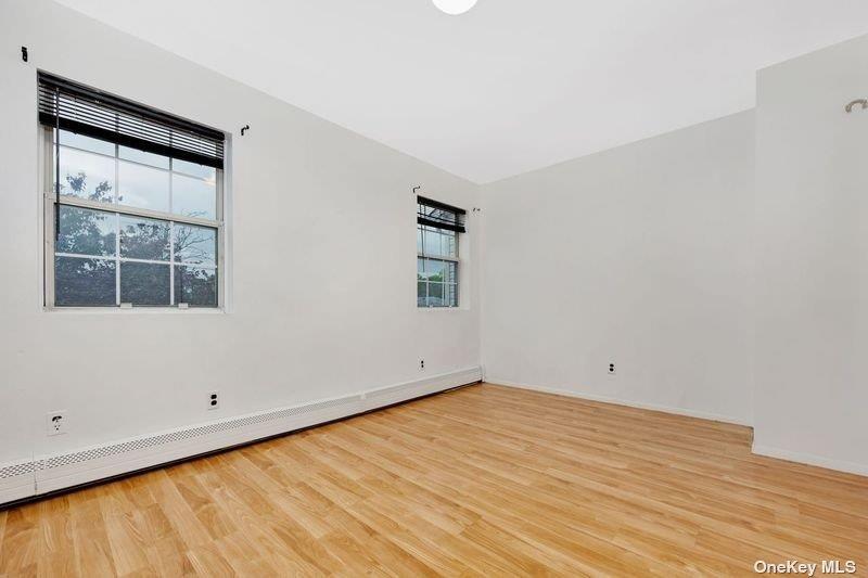 #19 photo, 216 Swalm Street, Westbury , NY 11590