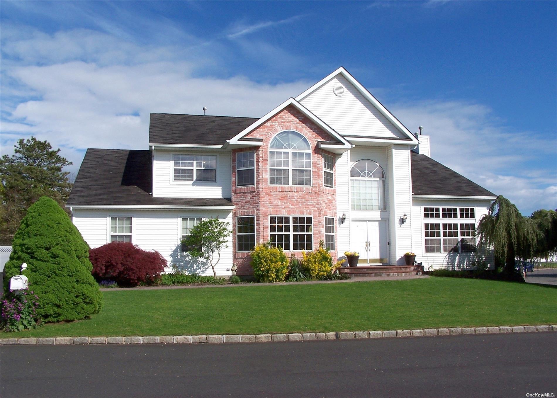 #1 photo, 1 Sunflower Court, Holtsville , NY 11742