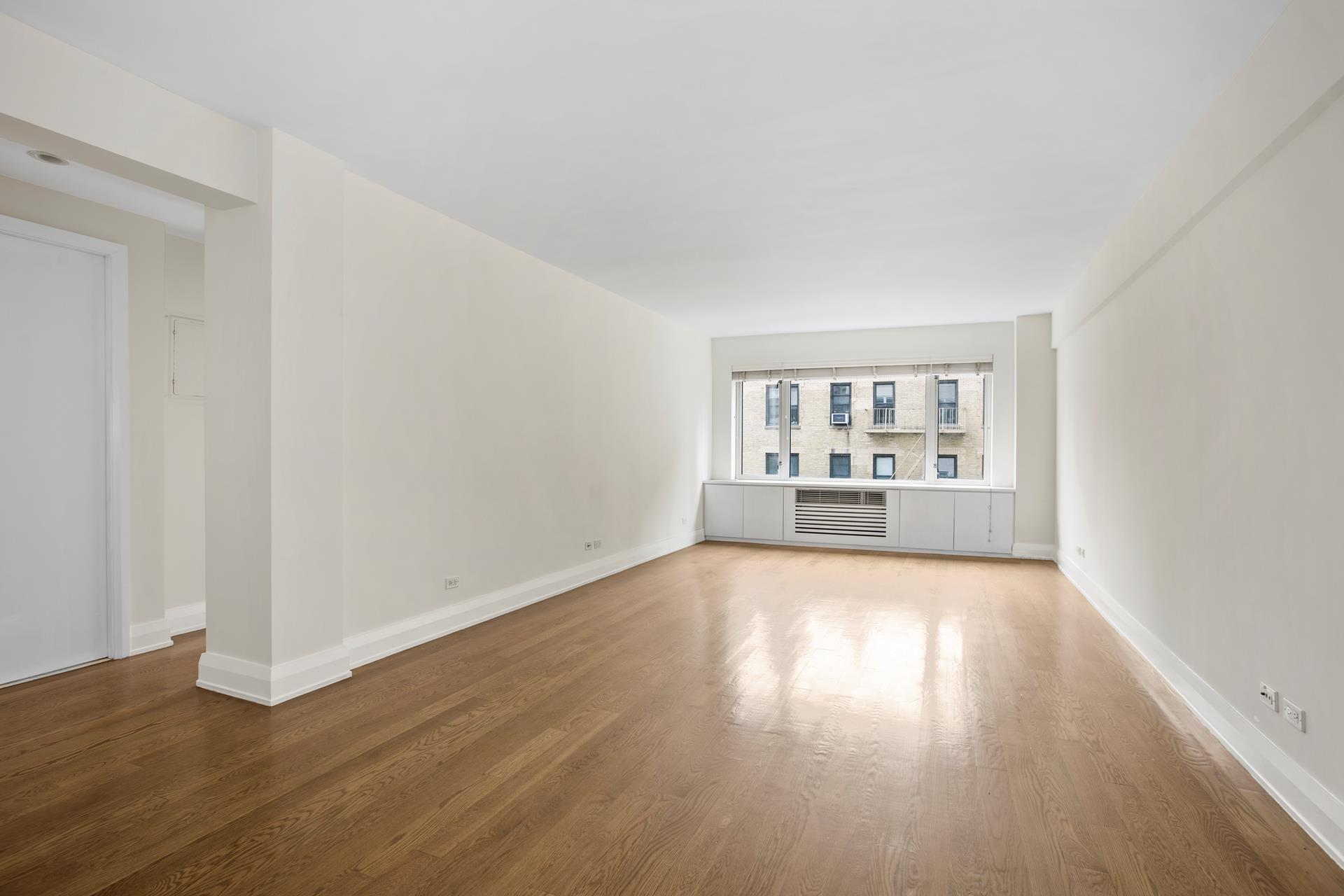 #1 photo, 211 E 51ST Street, 맨해튼 Turtle Bay , NY 10022