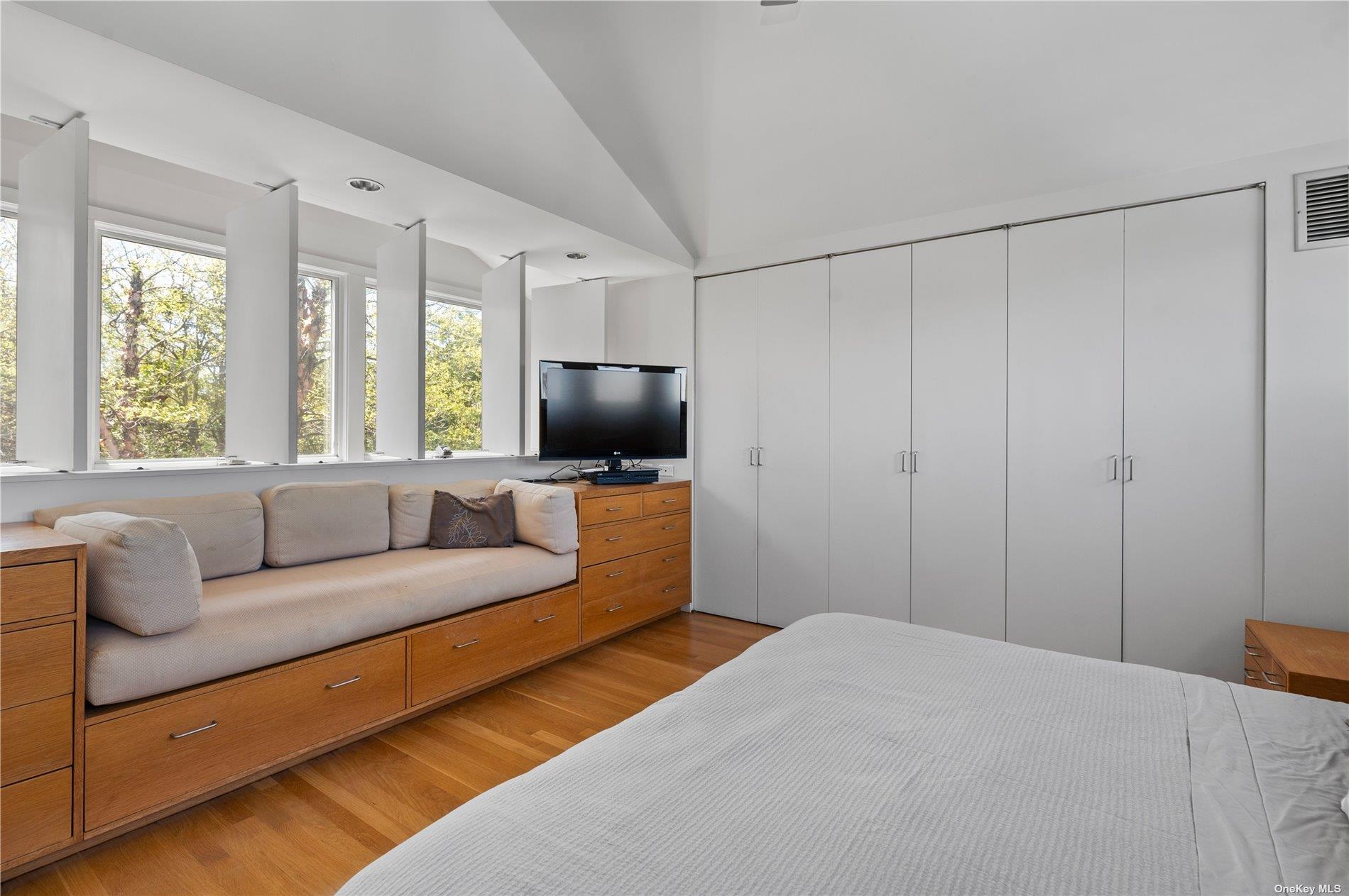 #11 photo, 36 Beachwold Avenue, Seaview , NY 11770