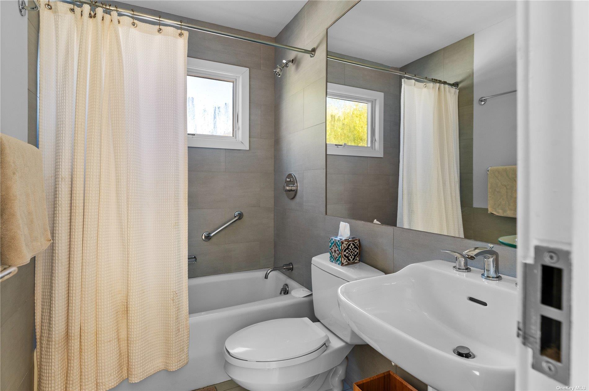 #5 photo, 36 Beachwold Avenue, Seaview , NY 11770