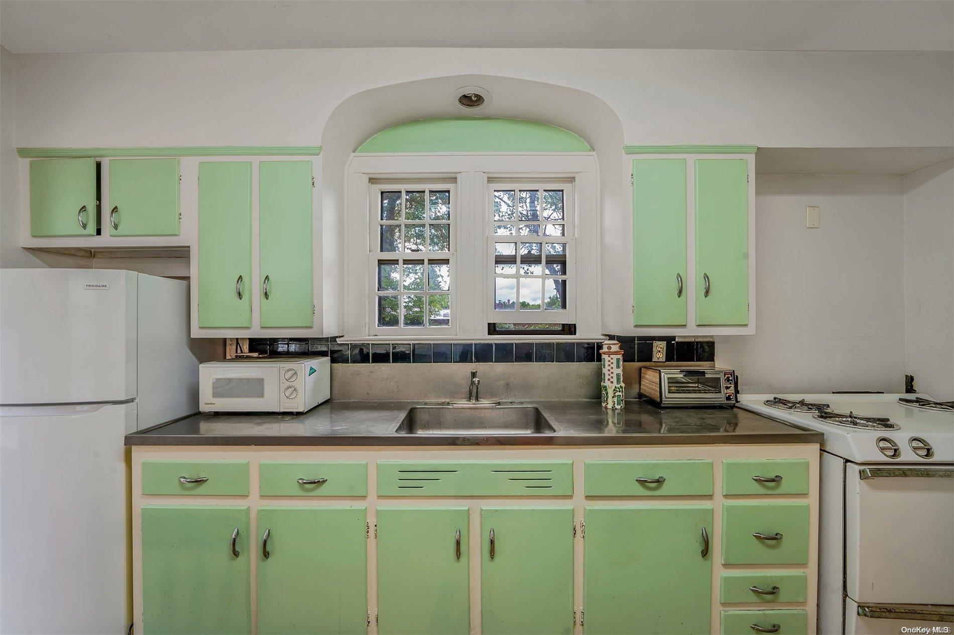 #14 photo, 60-14 60th Avenue, Maspeth , NY 11378