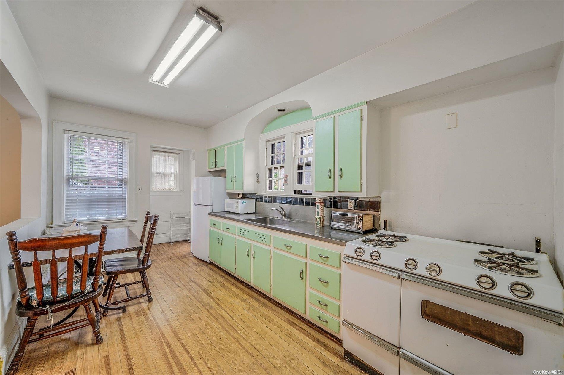 #15 photo, 60-14 60th Avenue, Maspeth , NY 11378