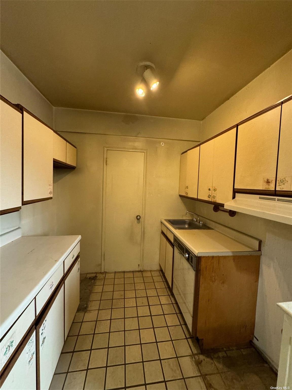 #9 photo, 67-76 Booth Street, Forest Hills , NY 11375