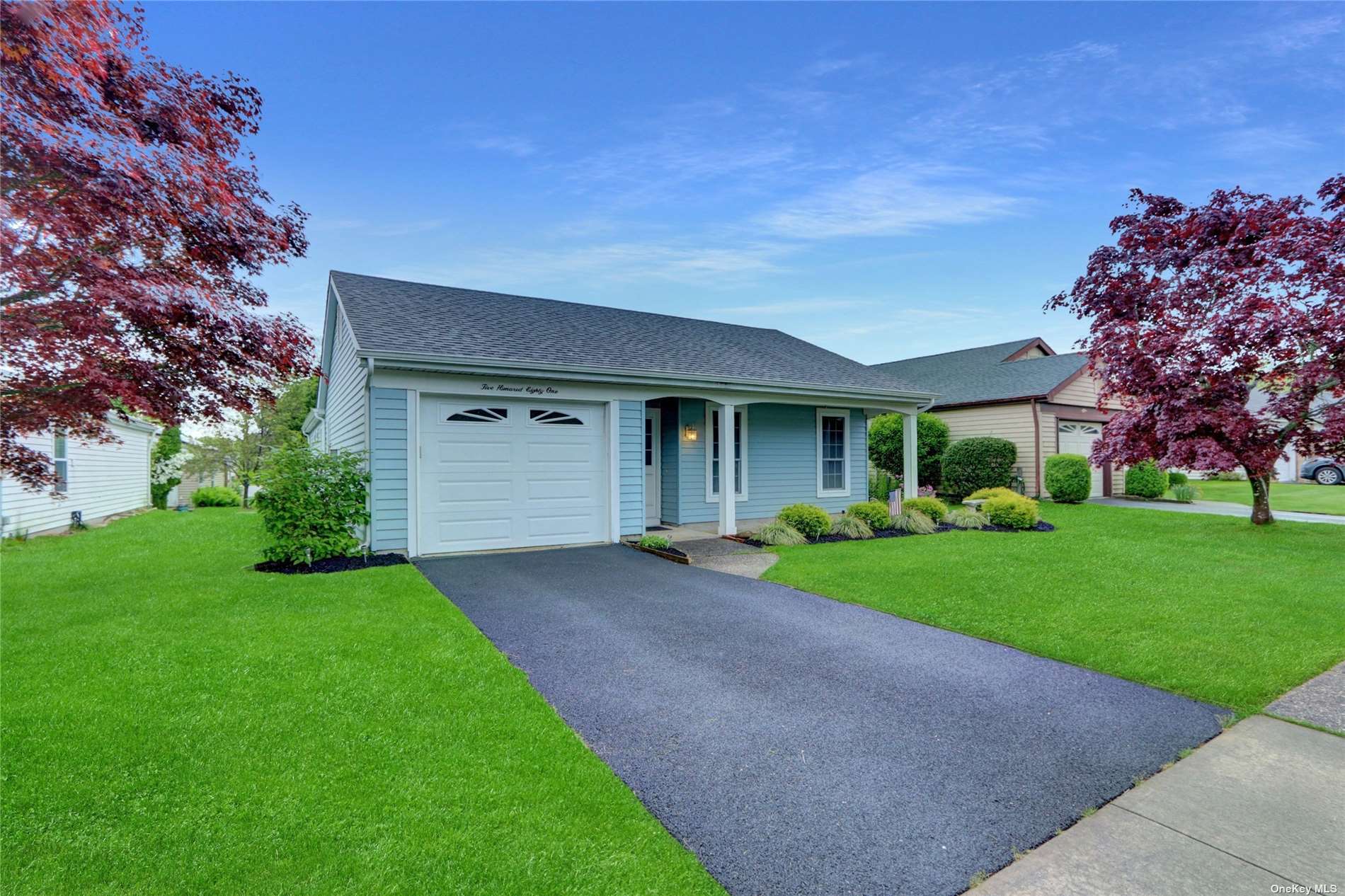 #1 photo, 581 Stratford Lane, サフォーク郡 Ridge , NY 11961