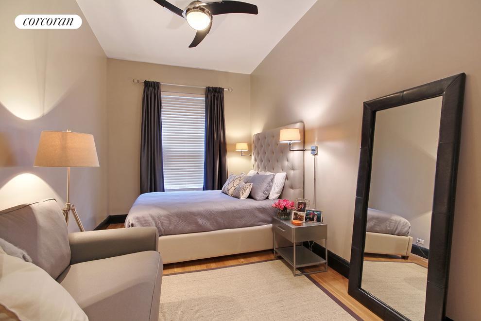 #1 photo, 523 E 84TH Street, मैनहटन Yorkville , NY 10028