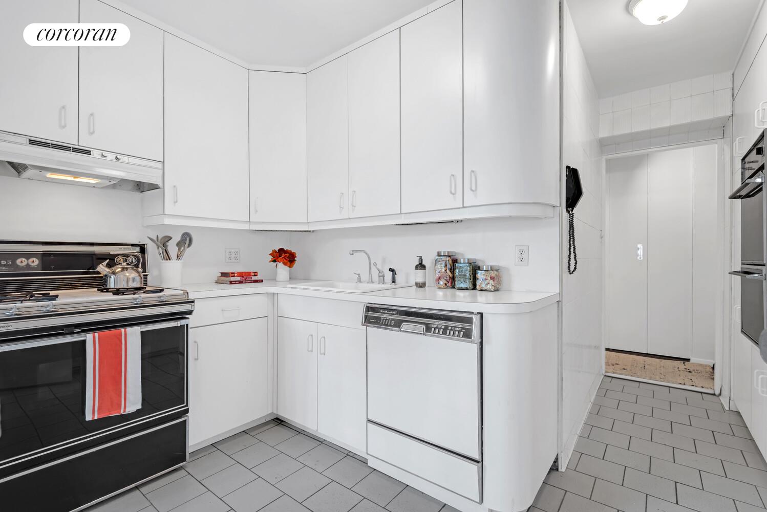 #6 photo, 360 E 72ND Street, マンハッタン Lenox Hill , NY 10021