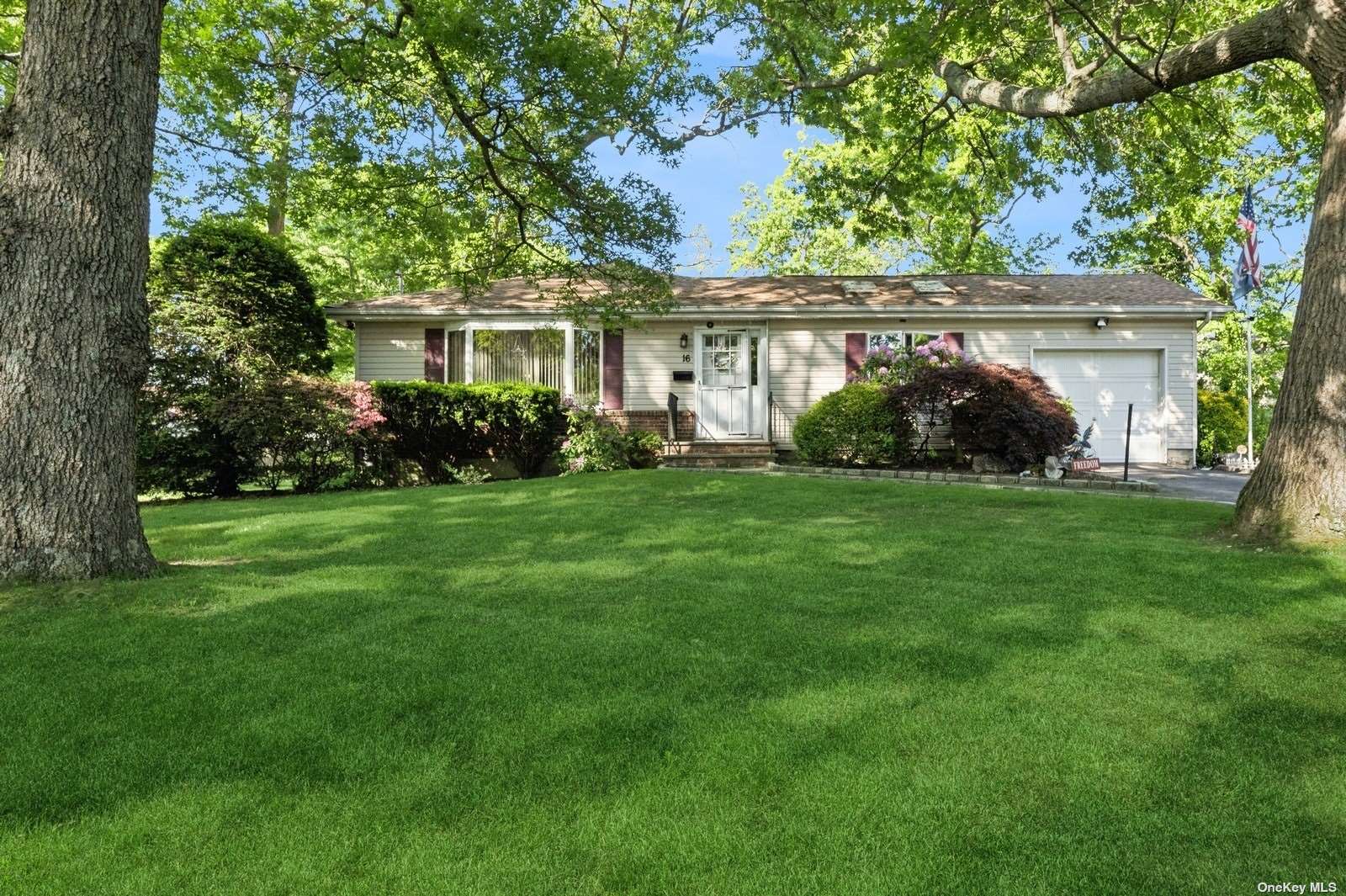 #1 photo, 16 Mansfield Lane, East Northport , NY 11731