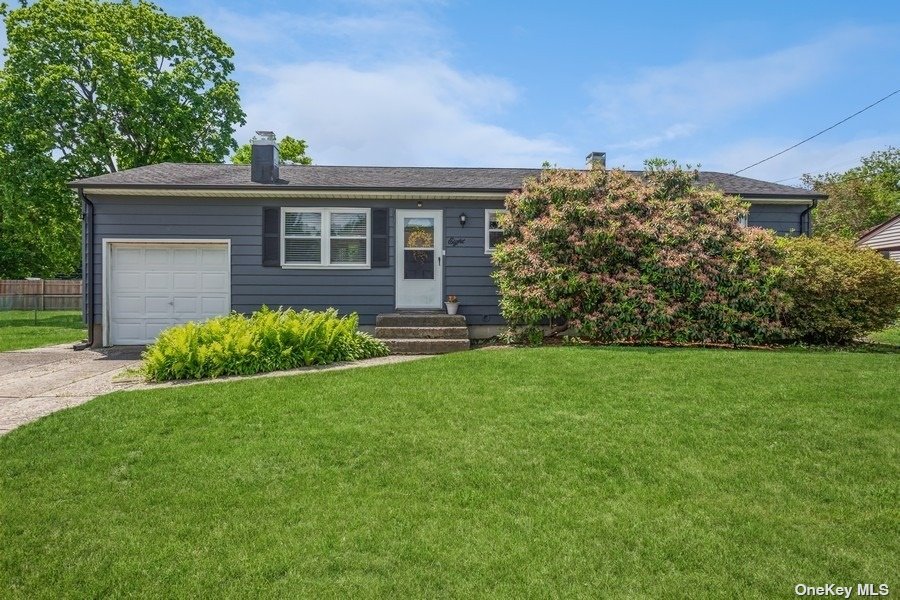 #1 photo, 8 Fountain Avenue, Selden , NY 11784