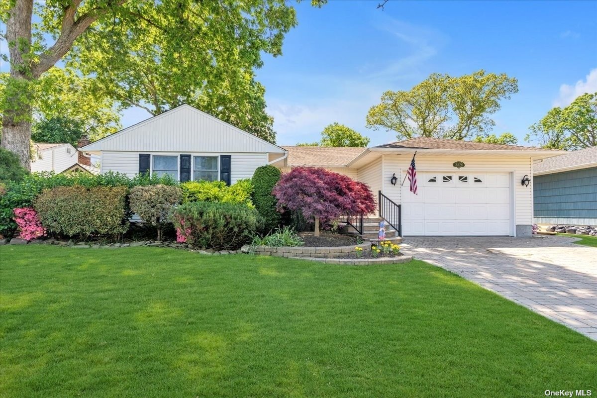 #1 photo, 3826 Mill Road, ナッソー郡 Seaford , NY 11783