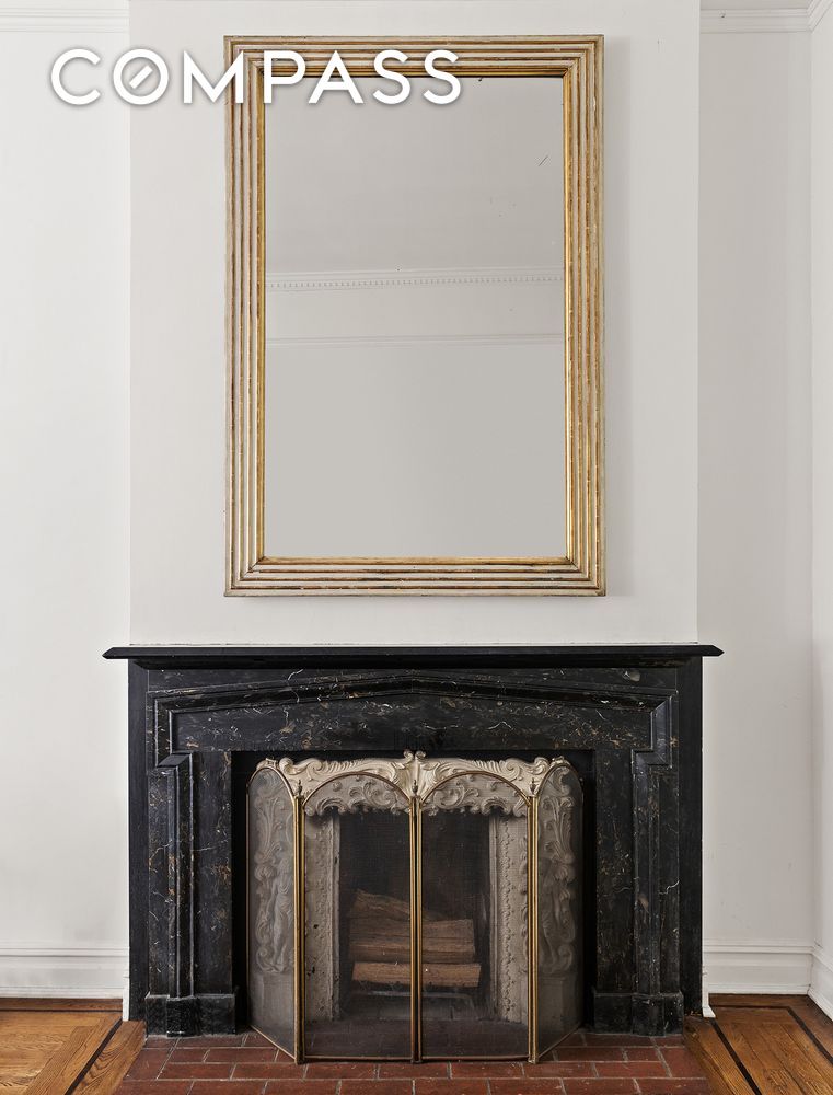 #1 photo, 20 W 9th Street, مانهاتن Greenwich Village , NY 10011