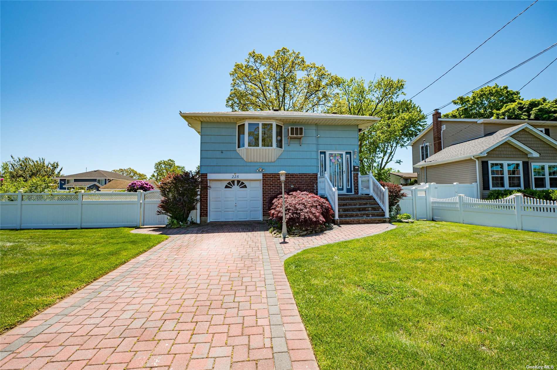 #1 photo, 225 41st Street, 東長島 Lindenhurst , NY 11757