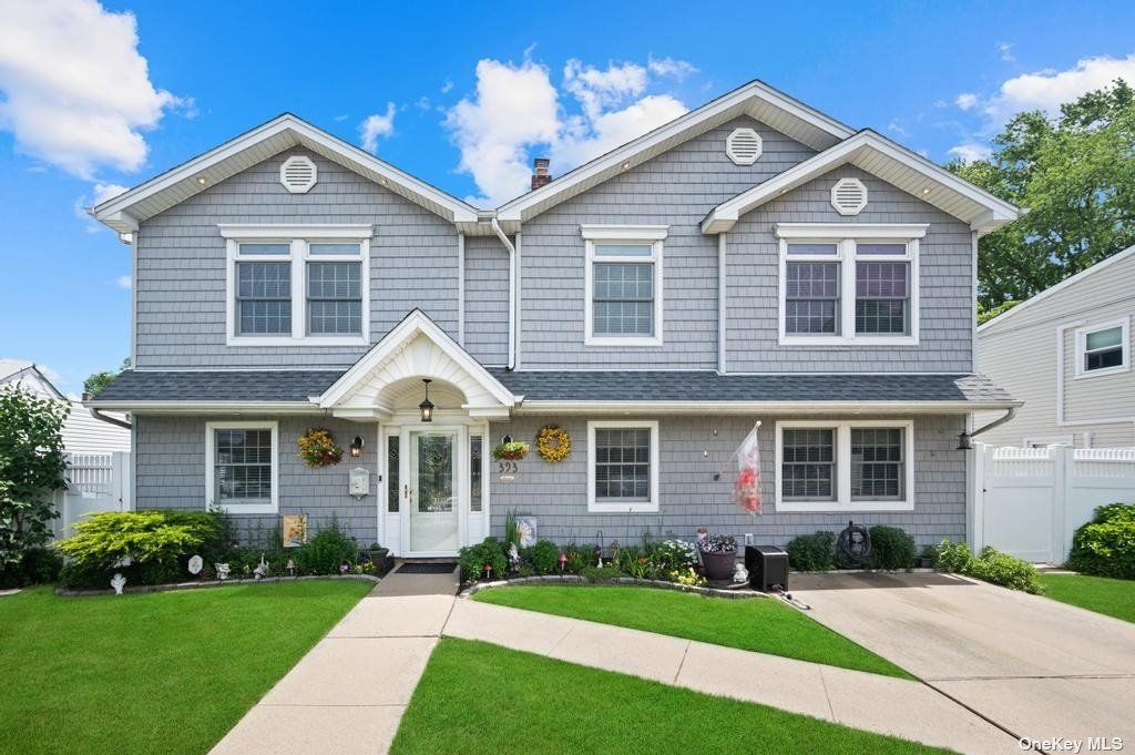 #1 photo, 393 Gardiners Avenue, 롱 아일랜드 Levittown , NY 11756