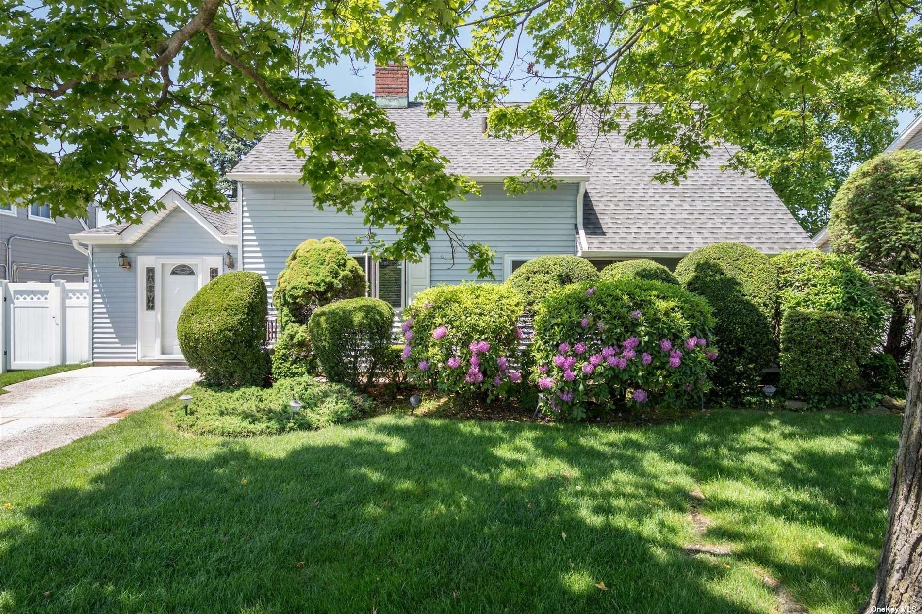 #1 photo, 25 Skylark Lane, Levittown , NY 11756