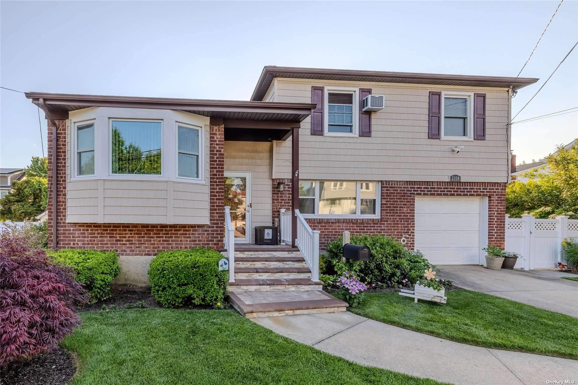 #1 photo, 2350 Hampton Avenue, ナッソー郡 Seaford , NY 11783