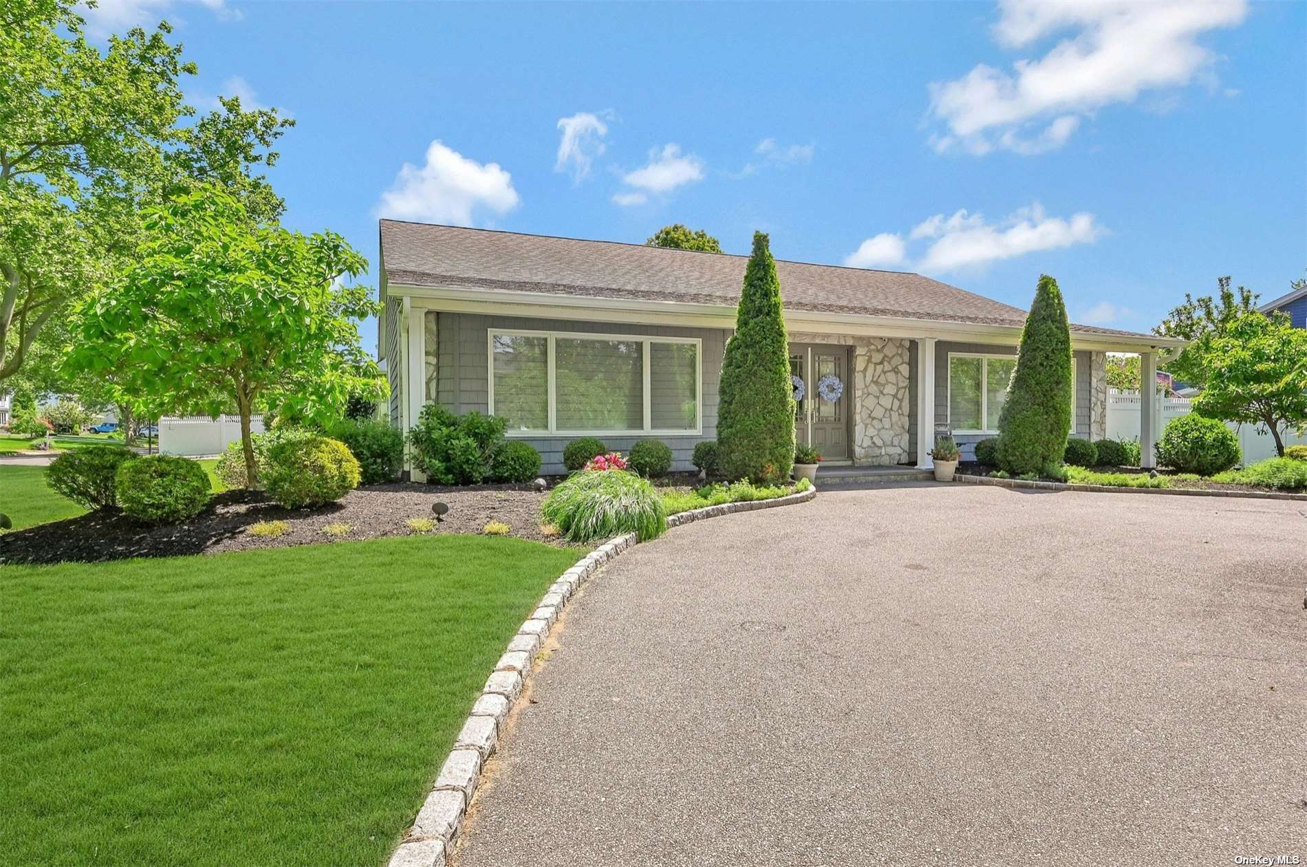 #1 photo, 14 Gerri Road, سوفولك East Northport , NY 11731