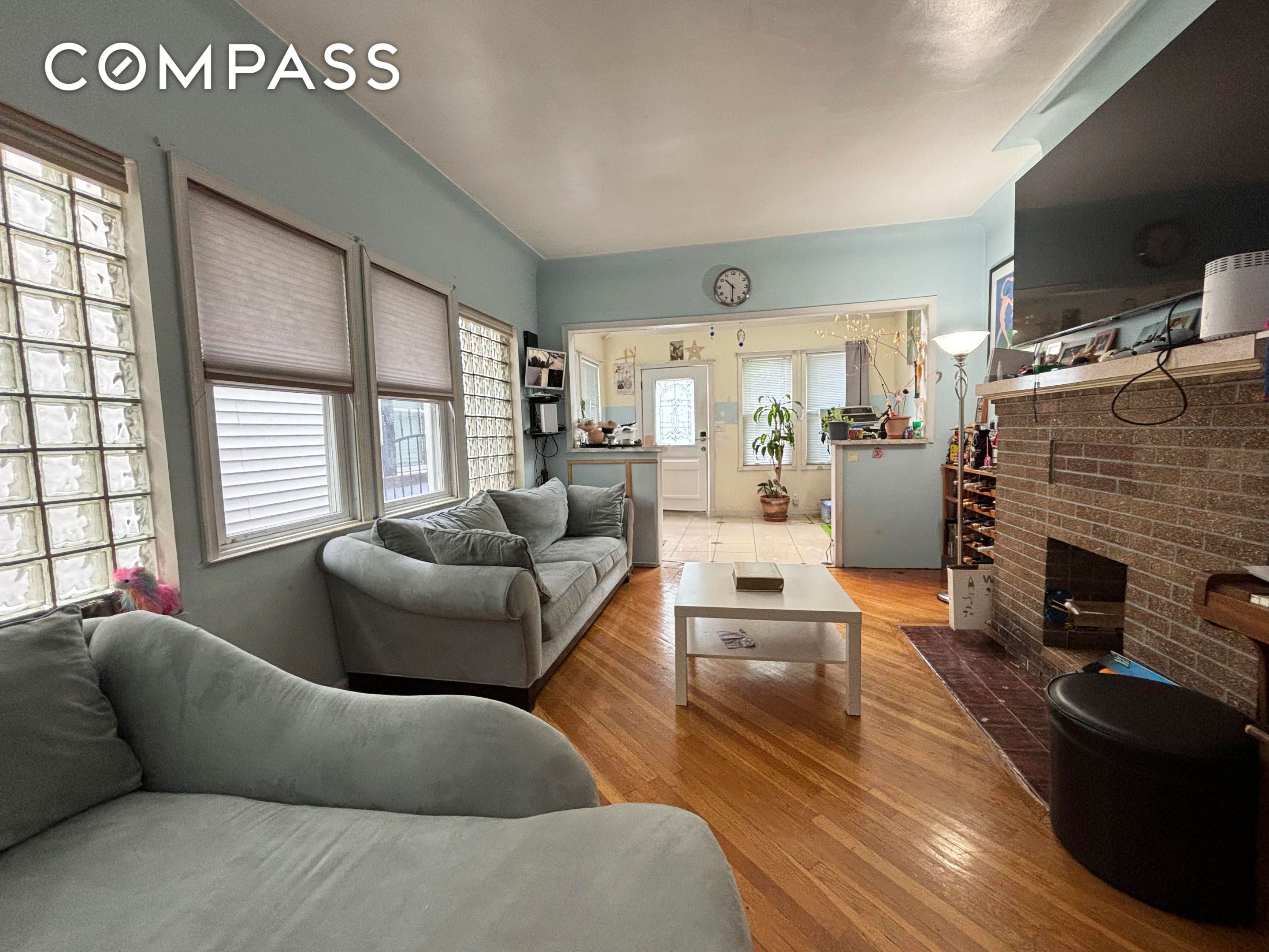 #2 photo, 1695 E 45th Street, ブルックリン区 Flatlands , NY 11234