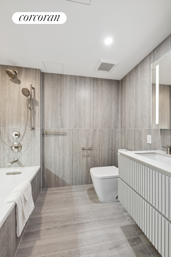 #8 photo, 350 W 44TH Street, マンハッタン Hells Kitchen , NY 10036