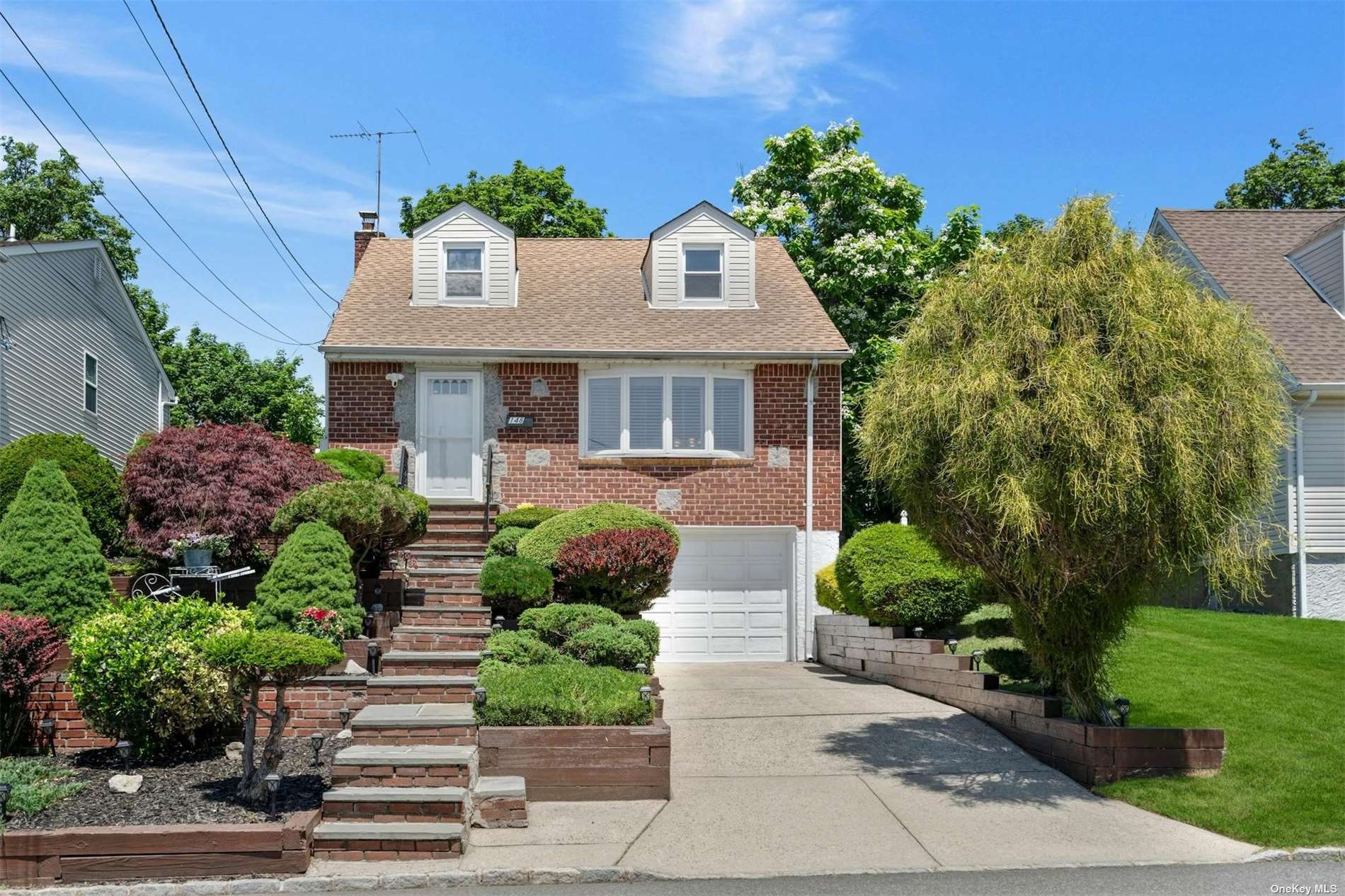 合约中 87万9 CONTRACT 148 Sampson Avenue, 长岛 Albertson , NY 11507 MLS