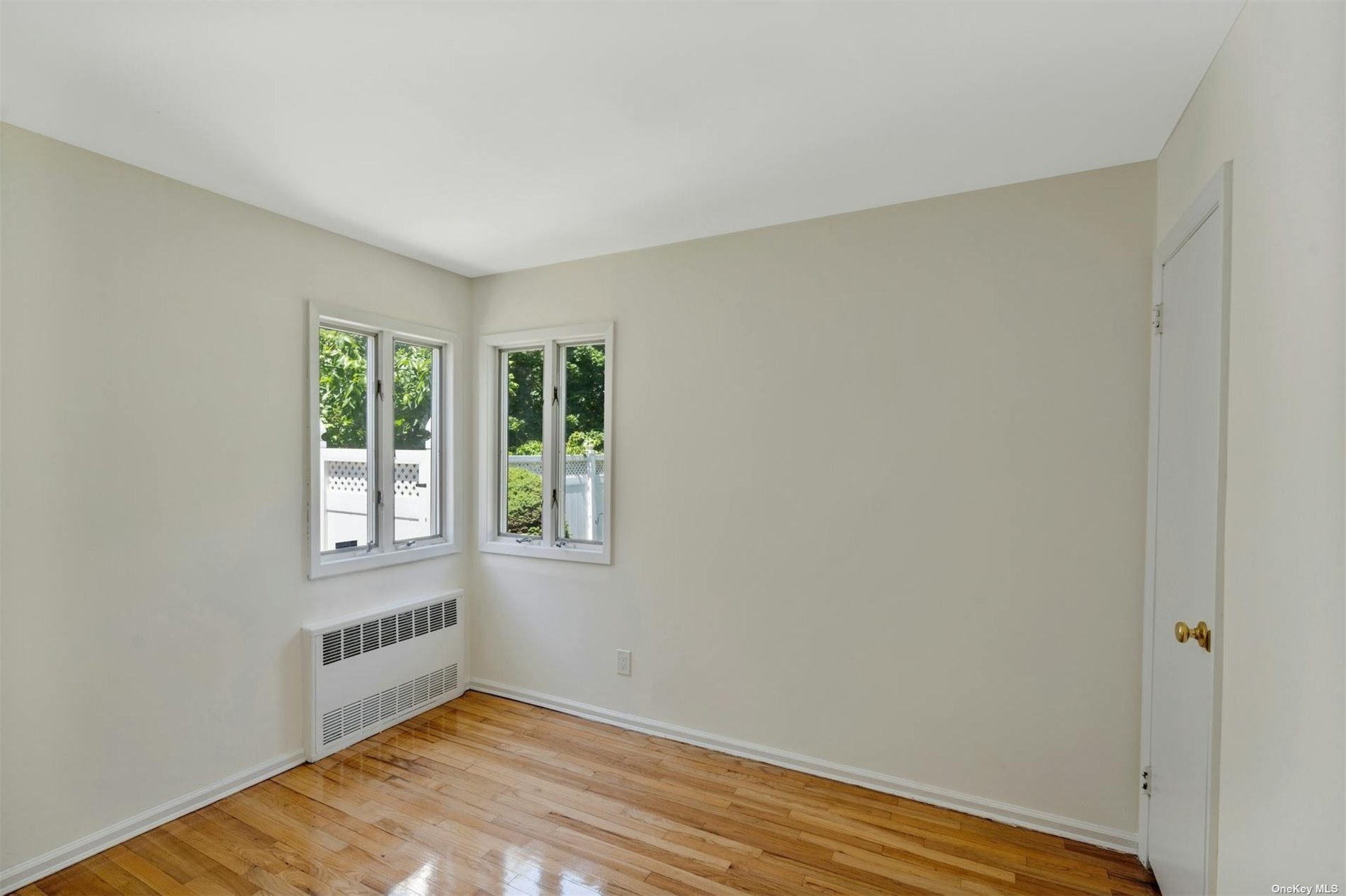 合约中 87万9 CONTRACT 148 Sampson Avenue, 长岛 Albertson , NY 11507 MLS