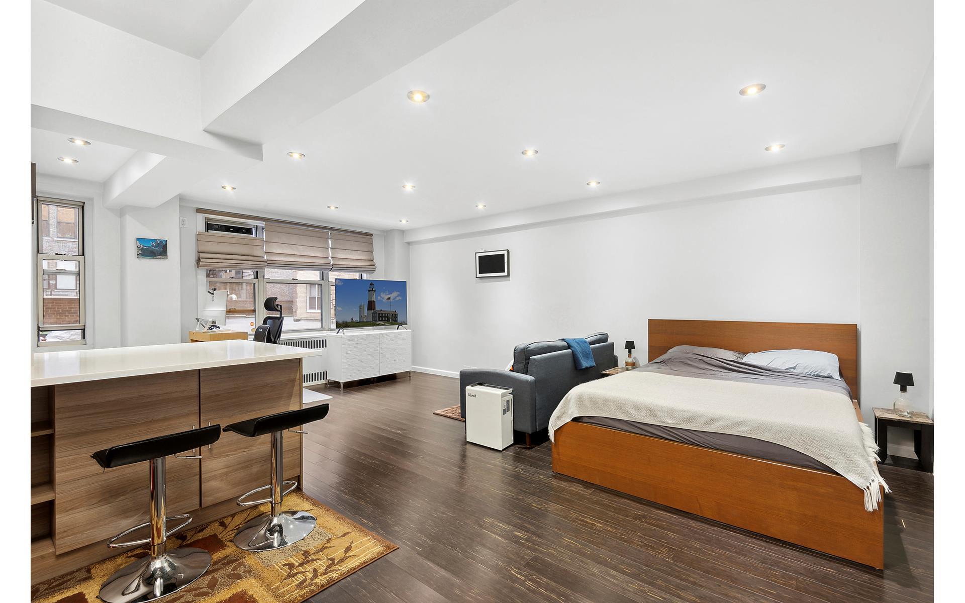 #1 photo, 220 MADISON Avenue, Midtown , NY 10016