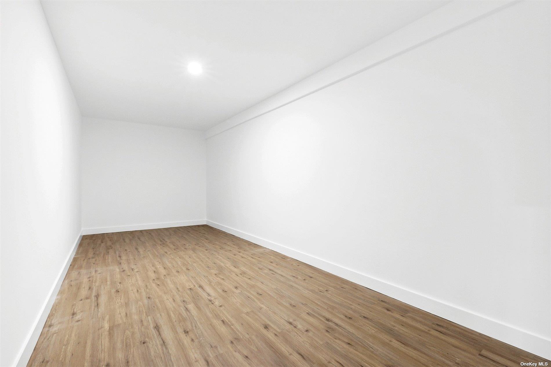 #11 photo, 21 Montauk Hwy #5, サフォーク郡 Westhampton , NY 11977