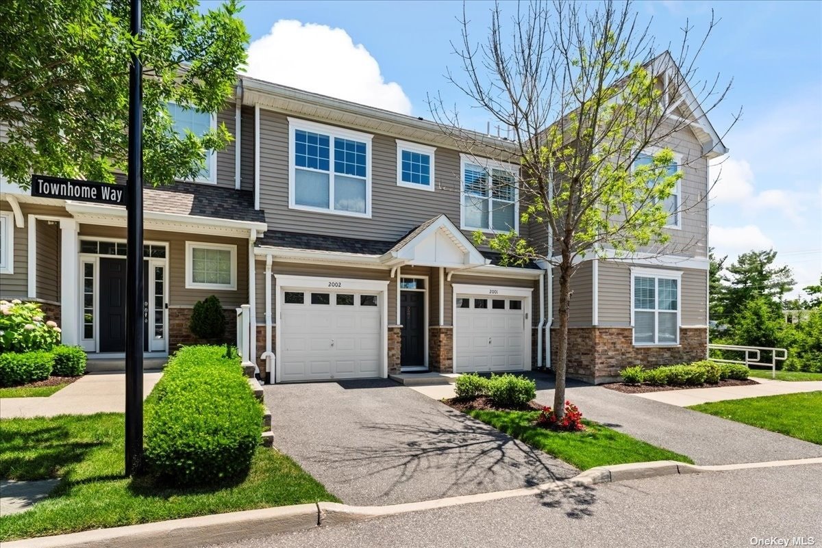 #1 photo, 2002 Townhome Way, Huntington Station , NY 11746