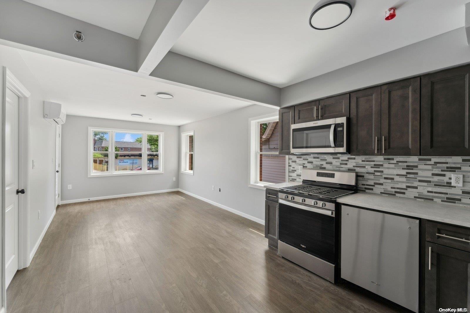 #15 photo, 37-06 Francis Lewis Boulevard, קווינס Bayside , NY 11361