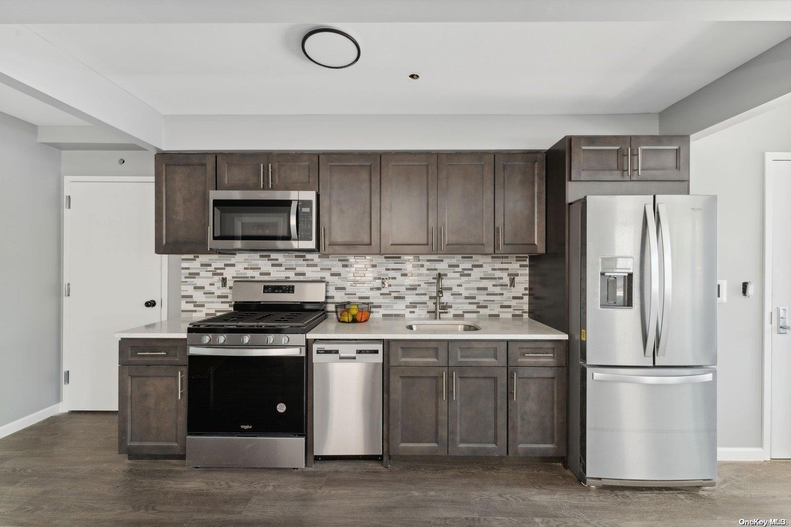 #9 photo, 37-06 Francis Lewis Boulevard, קווינס Bayside , NY 11361