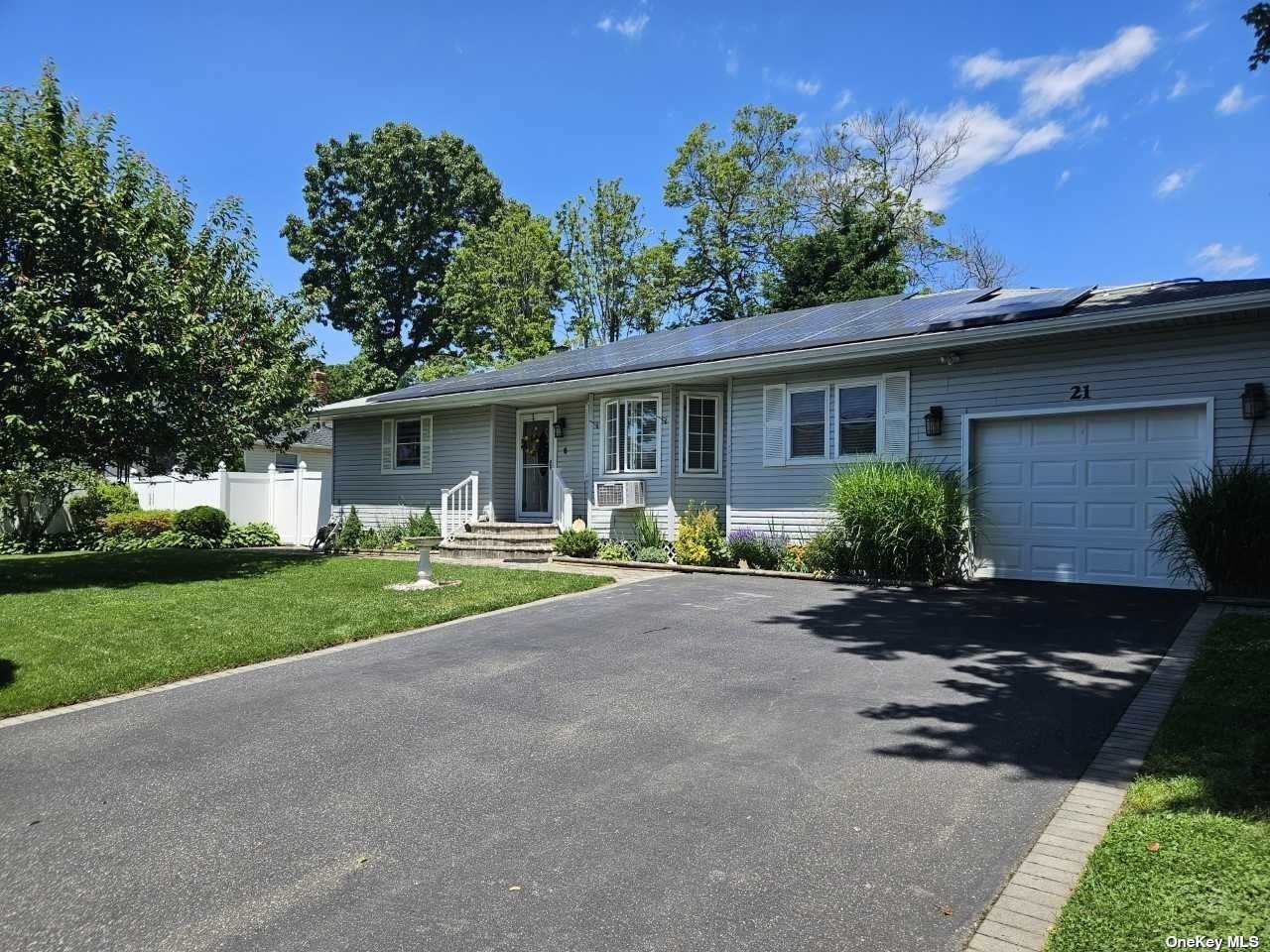 #1 photo, 21 Rose Street, サフォーク郡 Smithtown , NY 11787