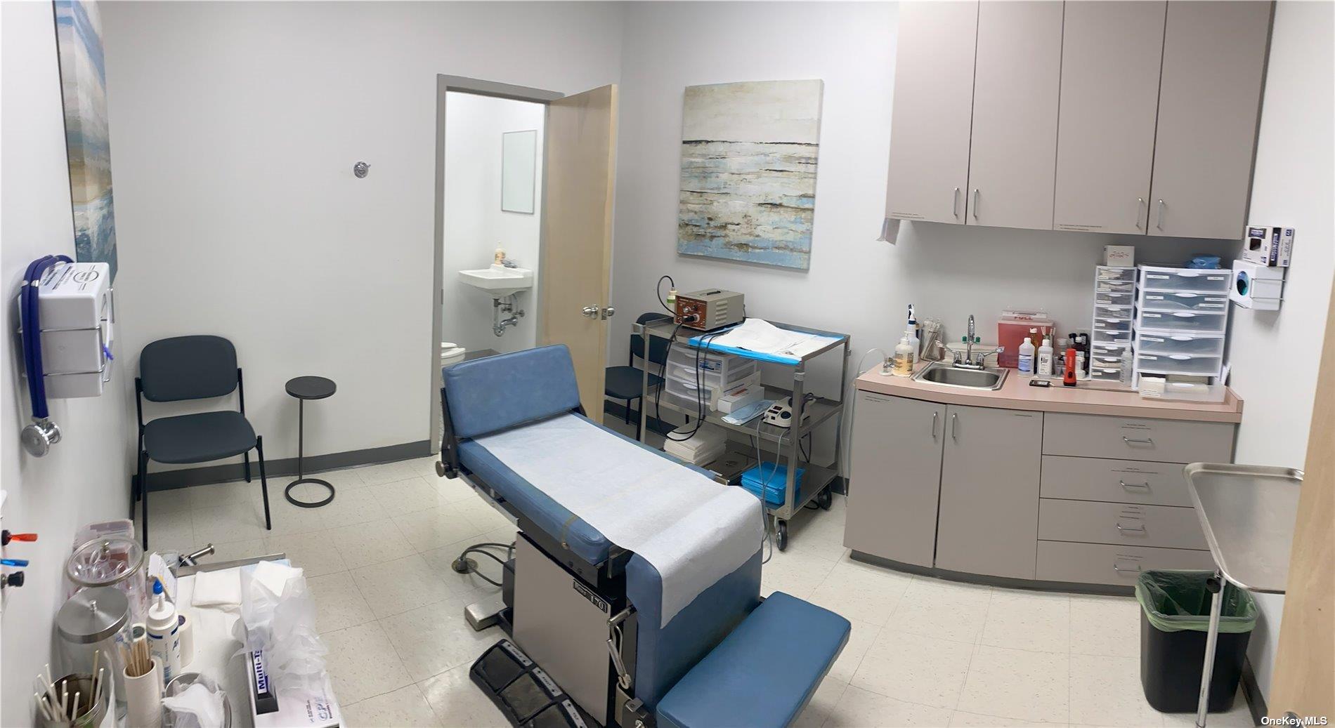 #4 photo, 8 Technology Drive, サフォーク郡 East Setauket , NY 11733