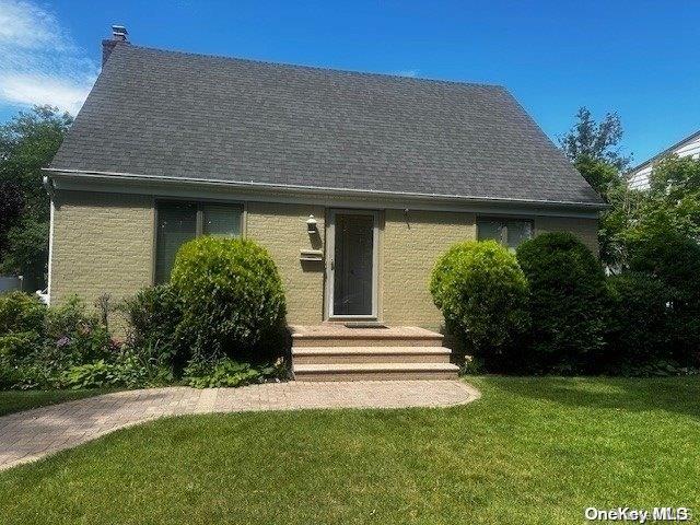 #1 photo, 76 Cornwell Avenue, Williston Park , NY 11596