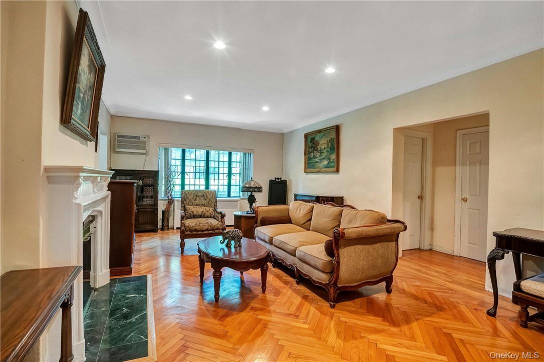 #5 photo, 915 Wynnewood Road, Pelham , NY 10803