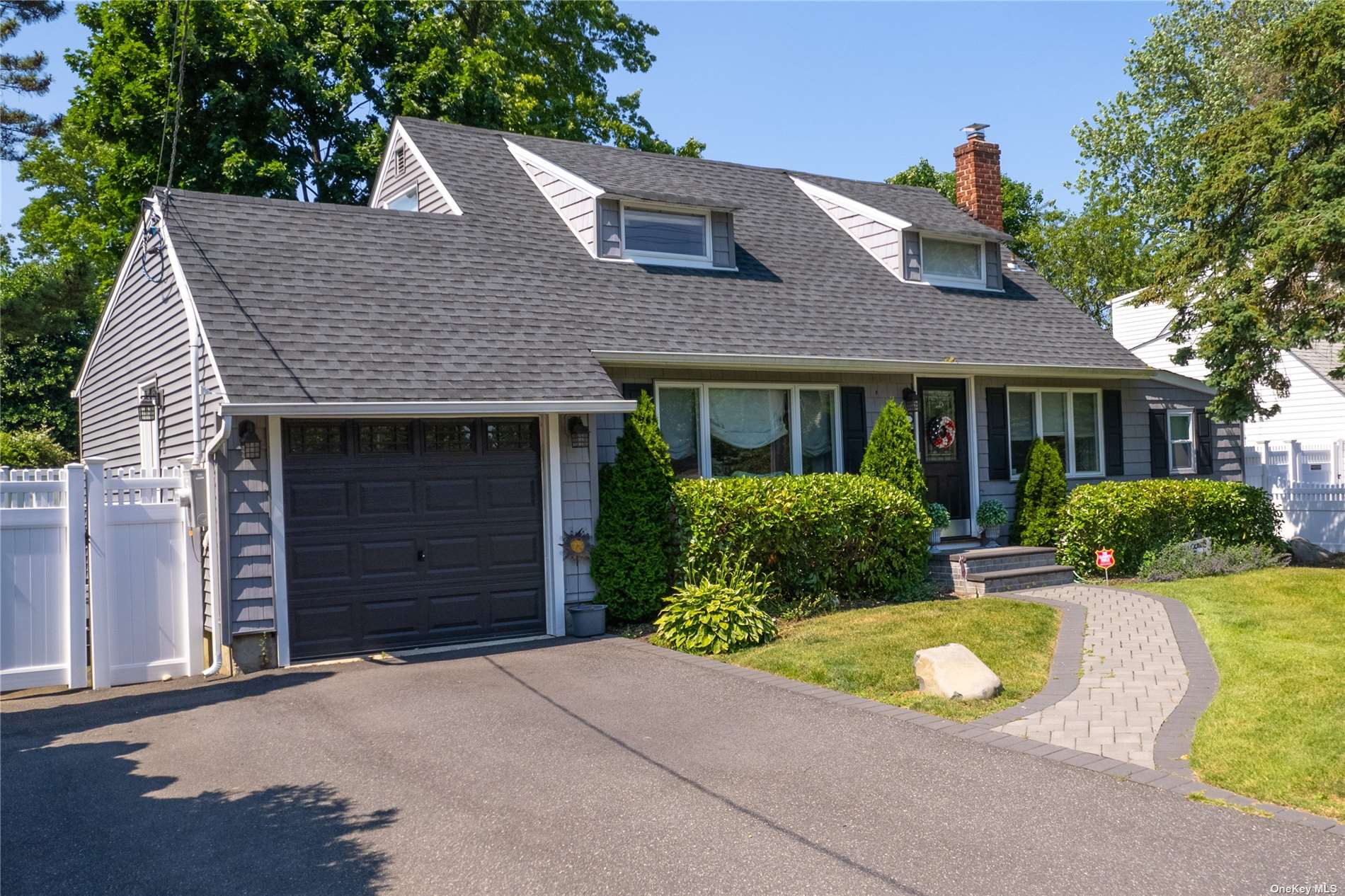 #1 photo, 1047 Pulaski Road, सफ़ोक काउंटी East Northport , NY 11731