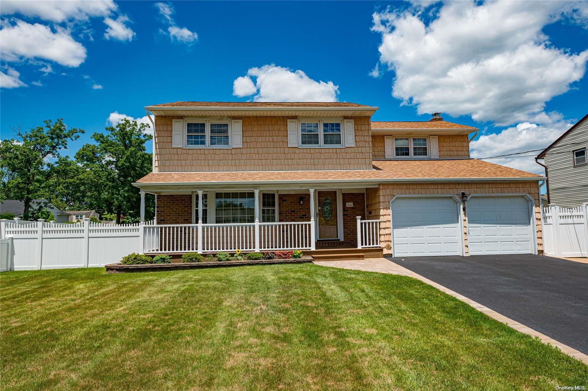 #1 photo, 1432 3rd Street, سوفولك West Babylon , NY 11704