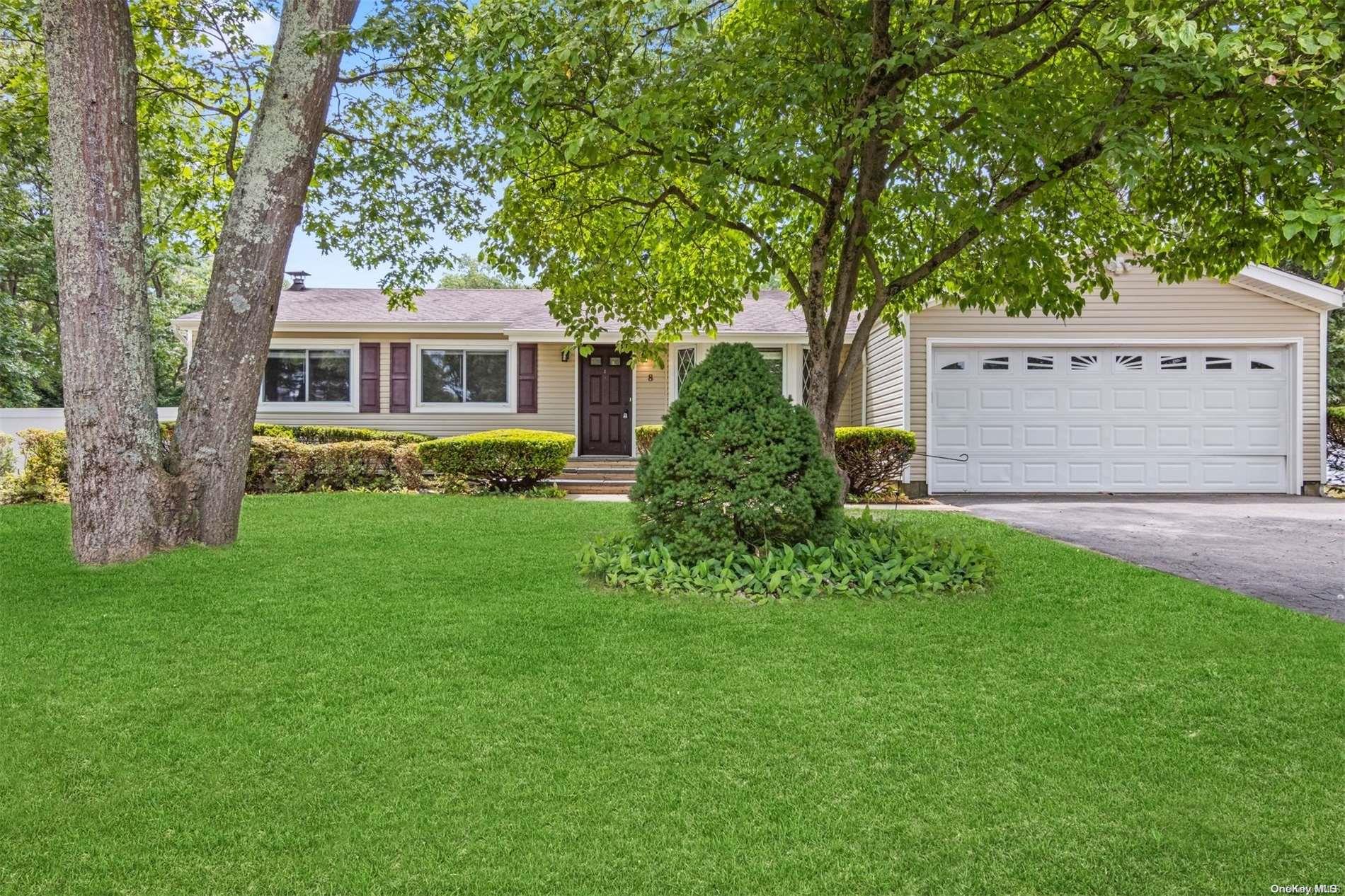 #1 photo, 8 Court Street, 東長島 Selden , NY 11784