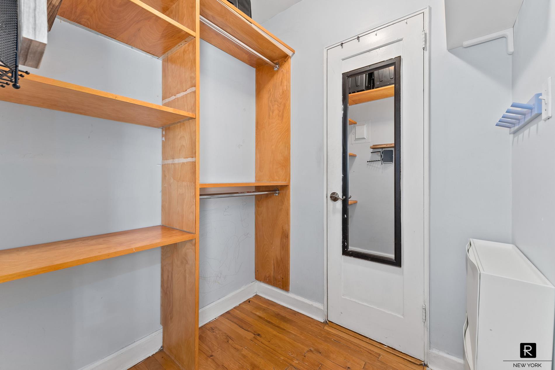 #5 photo, 39-60 52nd Street, クイーンズ区 Sunnyside Gardens , NY 11377