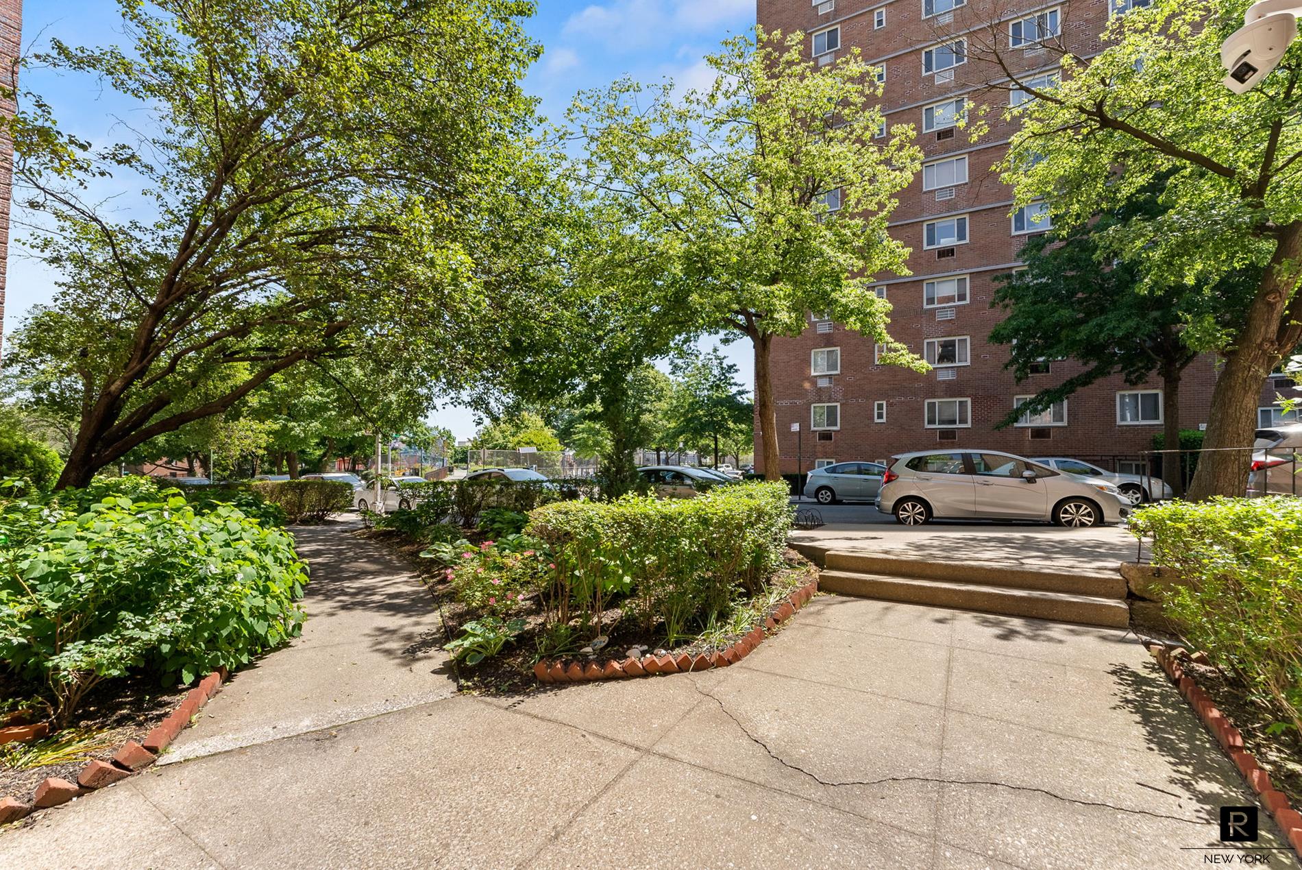 #9 photo, 39-60 52nd Street, クイーンズ区 Sunnyside Gardens , NY 11377