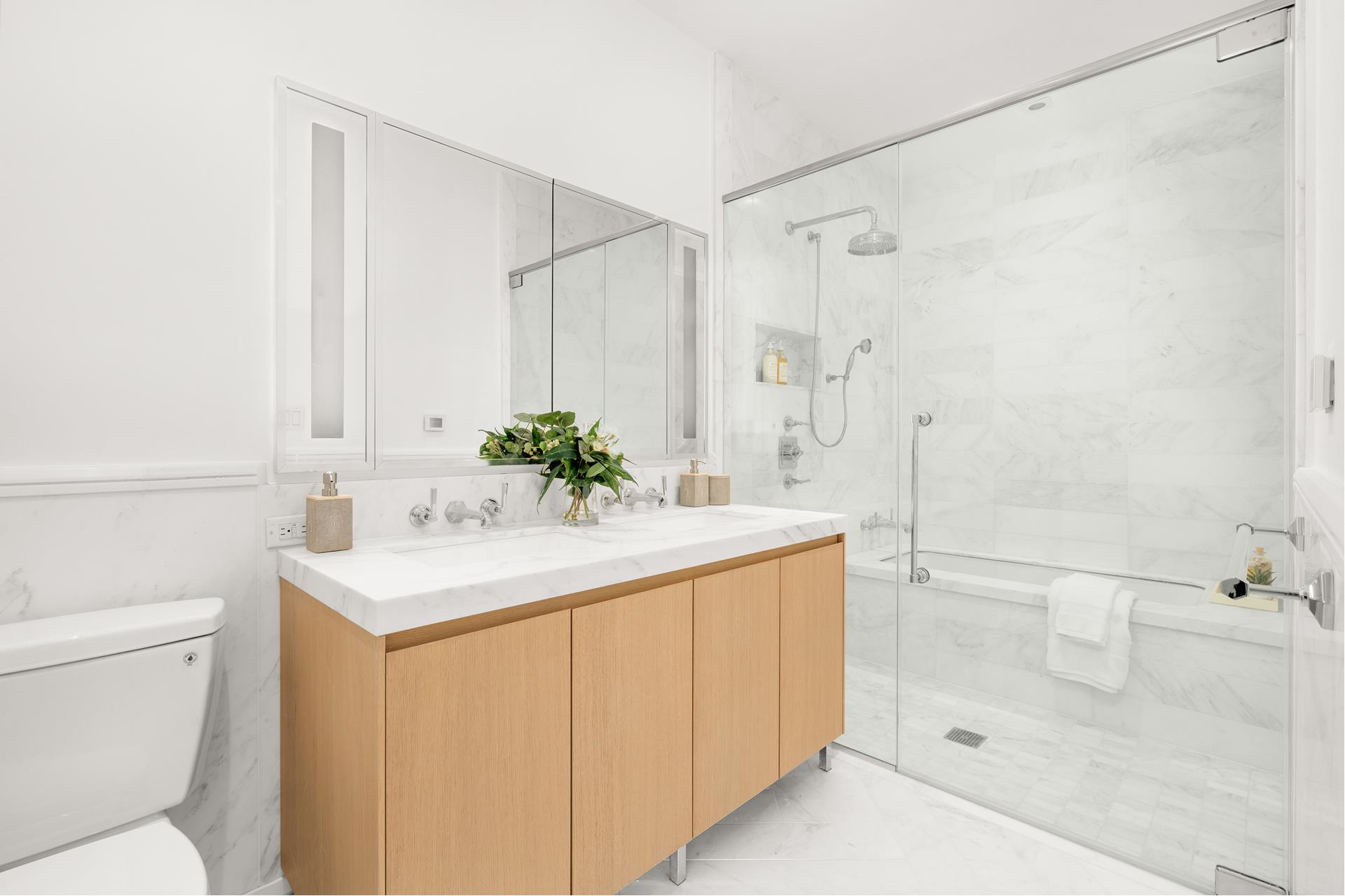 #5 photo, 215 E 19TH Street, マンハッタン Gramercy Park , NY 10003