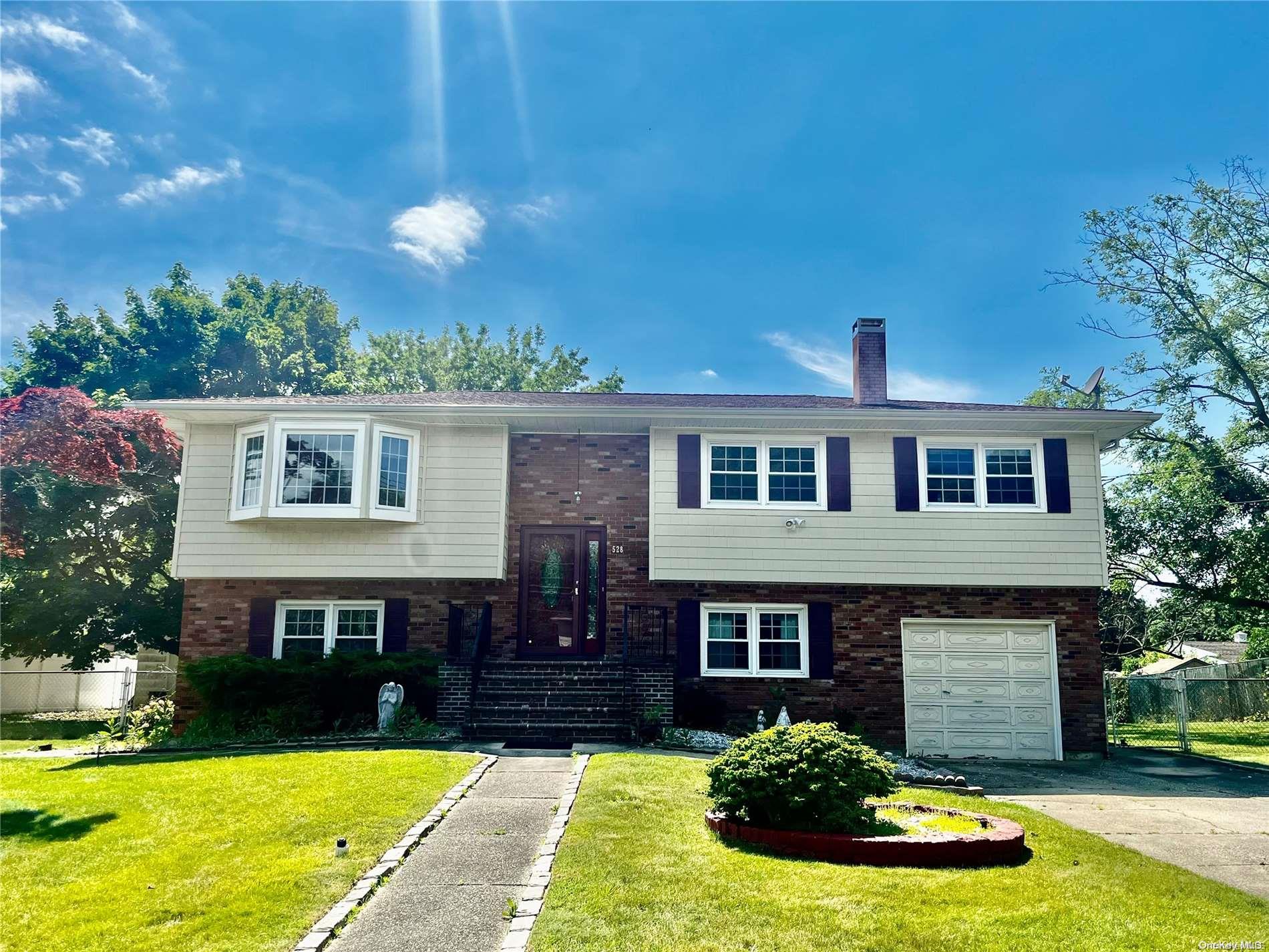 #1 photo, 528 Jayne Boulevard, Port Jefferson Station , NY 11776