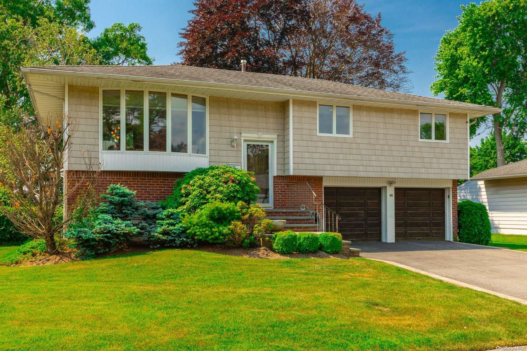 #1 photo, 112 Albany Street, 롱 아일랜드 Deer Park , NY 11729