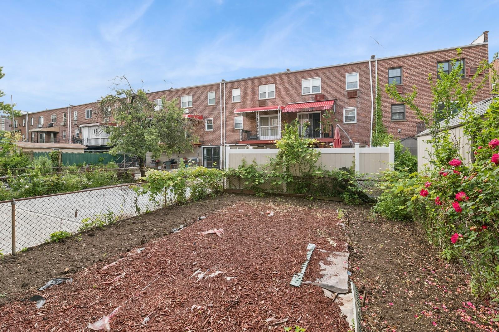 #13 photo, 10560 Flatlands 2nd Street, ブルックリン区 Canarsie , NY 11236