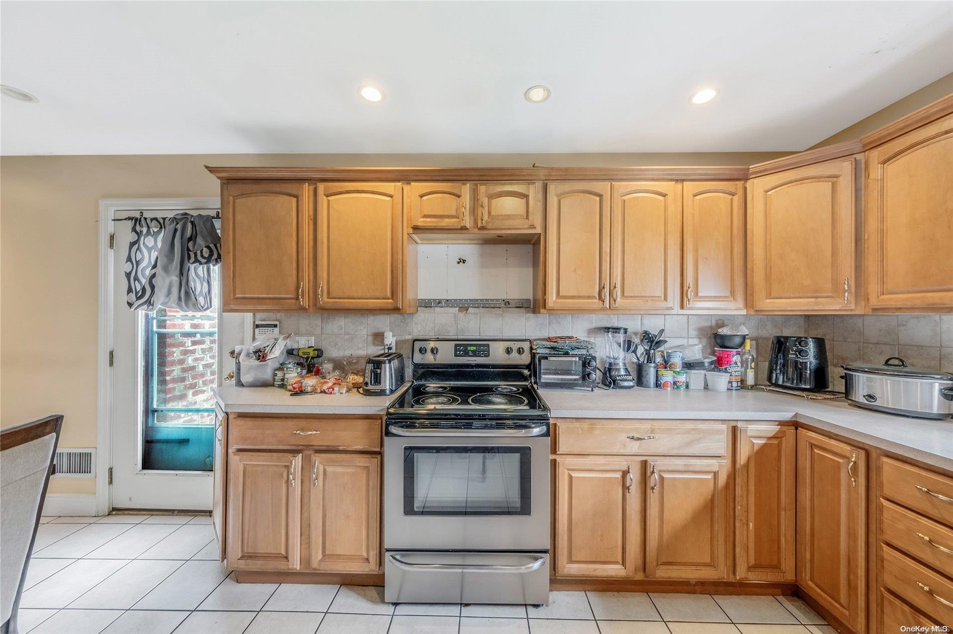 #11 photo, 263 N Park Drive, 롱 아일랜드 Massapequa , NY 11758