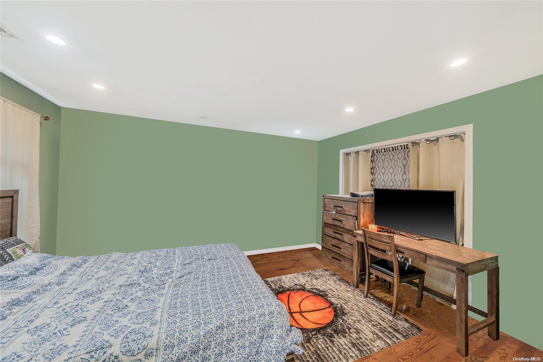 #13 photo, 263 N Park Drive, 롱 아일랜드 Massapequa , NY 11758