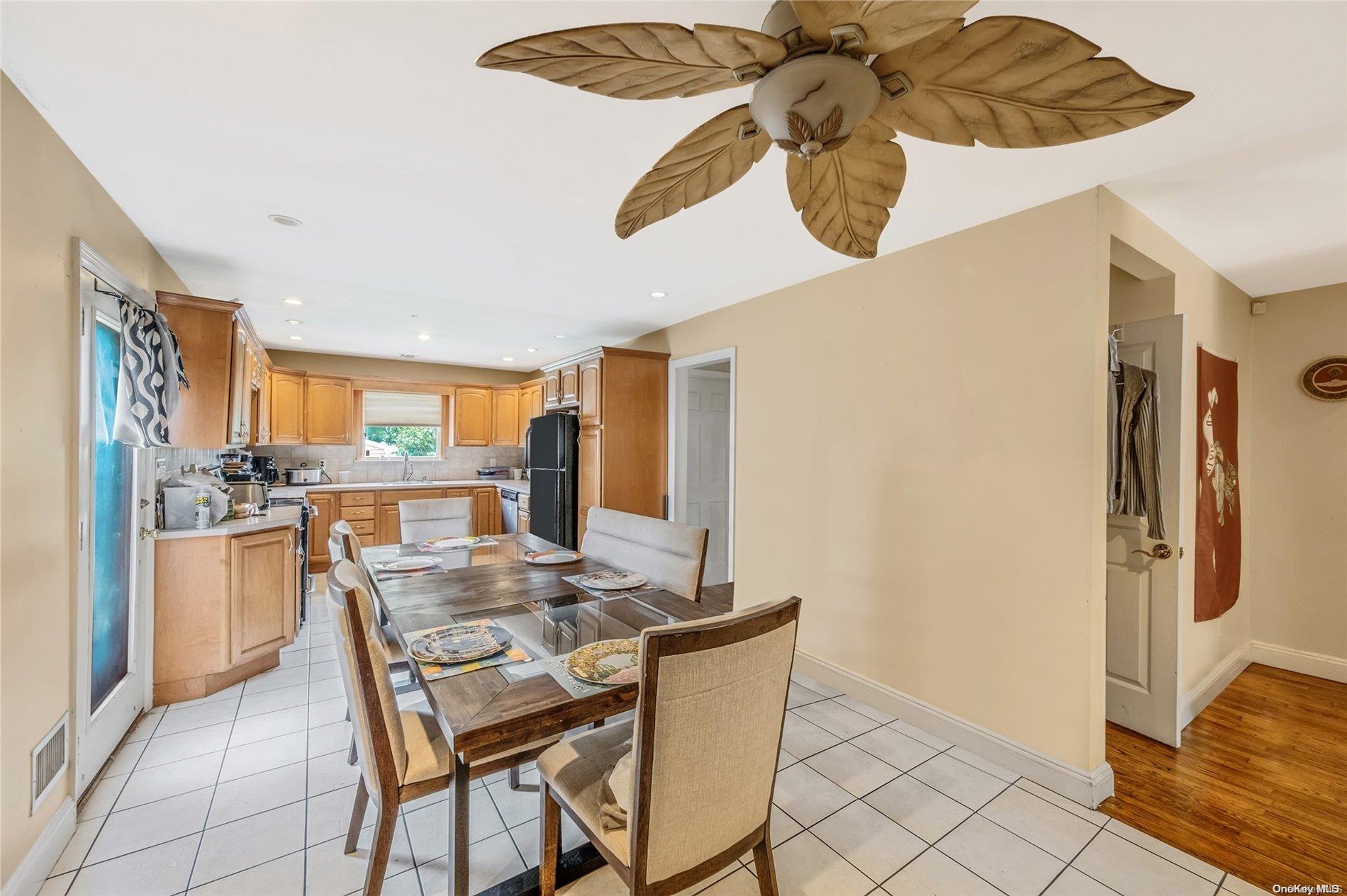 #8 photo, 263 N Park Drive, 롱 아일랜드 Massapequa , NY 11758